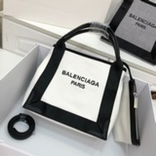 請查收你的 BALENCIAGA購物袋  我家的亞麻料款就跟開了挂一樣好賣 長