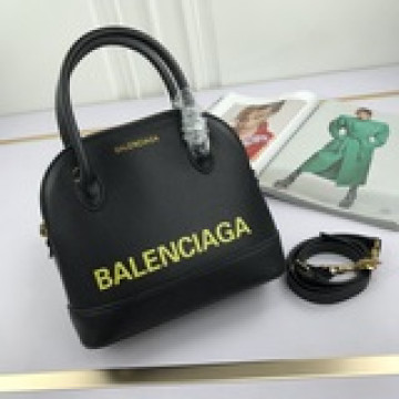 Balenciaga巴黎世家 新款貝殼包出貨啦2023秋冬火爆款-日常搭配休閑風