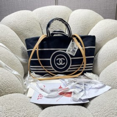 獨家實拍~Chanel 原版牛仔布，潮媽必備 92240小：30x22x14cm