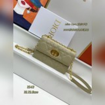 配盒子【原版品質】迪奧豆腐包 Dior 新款棱格複古包，複古牛皮的紋路，硬挺的包