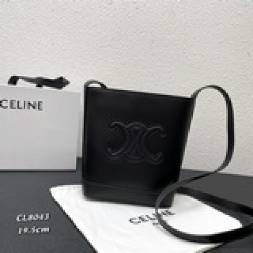 小號celin水桶包 首發春季新款，凱旋門大logo 包身精緻小巧 對小個子非常