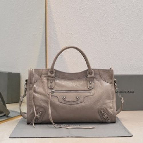 Balenciaga， 時代眼淚 機車包經典系列重現，時尚潮流，比舊版更簡潔大方