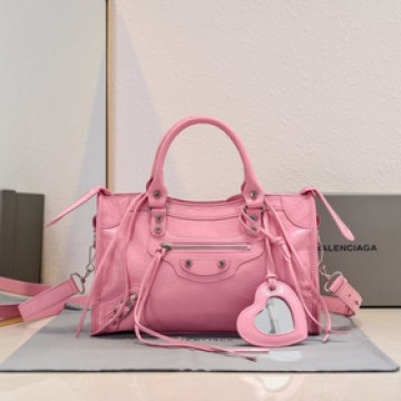 Balenciaga，新款機車包經典系列重現，時尚潮流，比舊版更簡潔大方，輕巧，
