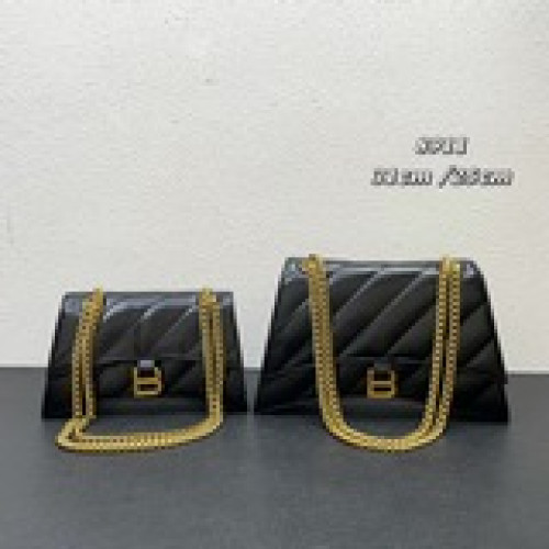 【頭層油蠟皮】 Balenciag*最新 Crush 包款強勢登場！高級感滿滿