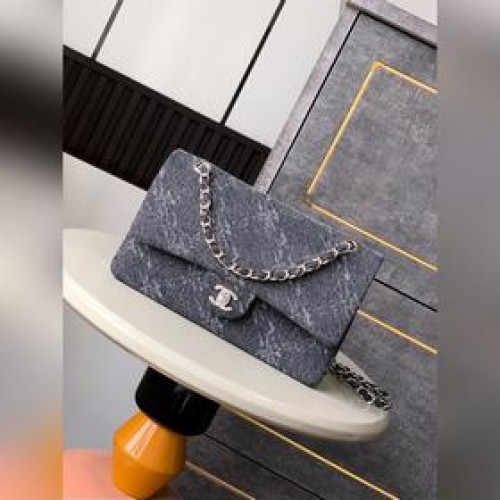 獨家出貨啦 黑色 CHANEL 雪花 藍牛仔 來了 尺寸15.5*25.5*6.