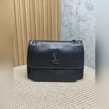YSL 新款 niki，有點好看 經典又百搭！全新的複古銀鍊條 皮質手感柔，内部