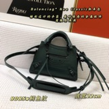 Balenciag* Neo Classic機車包【鳄魚紋小號】梯形設計的手袋
