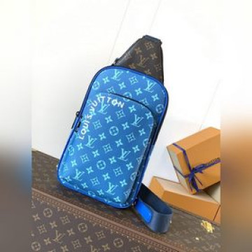 M23782藍 頂級原單 變碼芯片 本款 Avenue 單肩包采用帆布肩帶和内襯