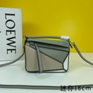 配禮盒包裝  low mini puzzle顔色非常百搭，集美們最容易拿準的色