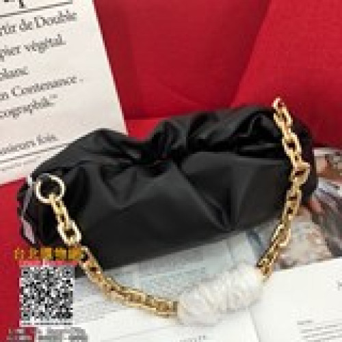 新款 bottega veneta the chain pouch （大
