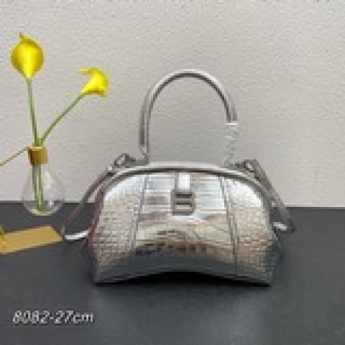 Balenciag＊Editor沙漏餃子包 BB新推出有一種獨特的魅力 讓人一