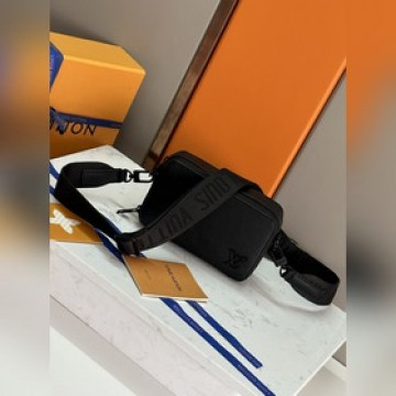 頂級原單 正品開發，全鋼五金 本款 Alpha Wearable 錢夾取材粒面牛