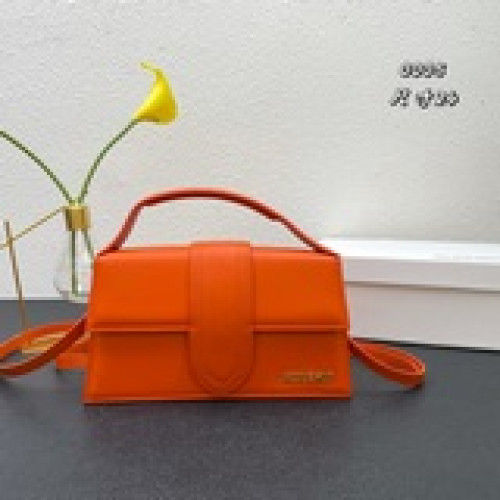 配盒子jacquemus*手提單肩包獨特的包身設計 加上手提時髦又可愛 高純度