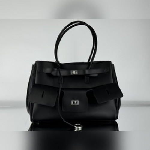 Balenciaga Bel Air 黑銀 Bel-Air 以極具分量感的大包型