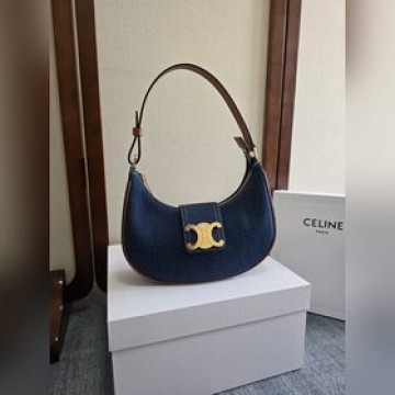 新品上線 細節圖 Ava 腋下包大 Logo 新品上線啦~ 有着高顔值的複古文