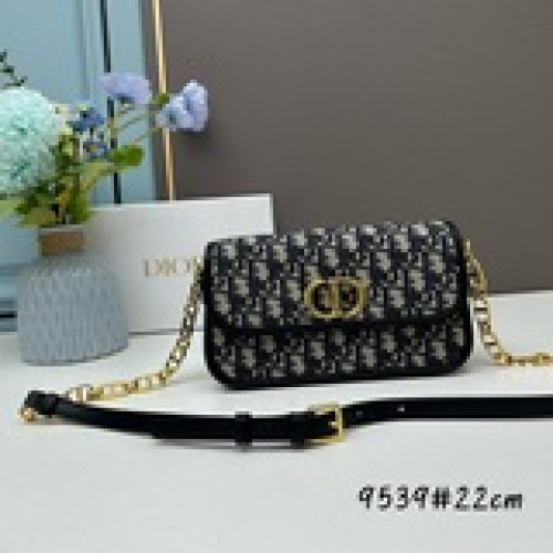 配盒子【原版品質】迪奧豆腐包 Dior BOBBY 新款複古包，複古牛皮的紋路，