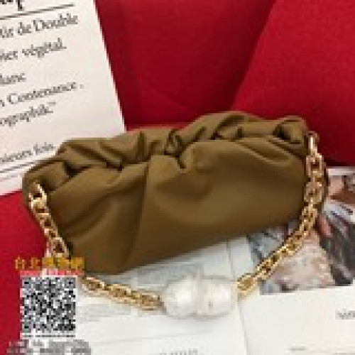 新款 bottega veneta the chain pouch （大