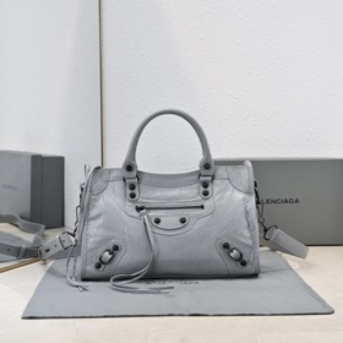 2026Balenciaga款 顔色，機車包經典系列重現，時尚潮流，比舊版更簡潔
