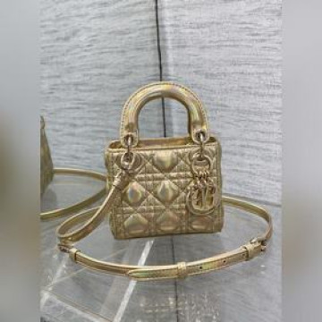 香槟金現貨 Lady最新micro系列，一隻什麼都裝不下，隻能裝下可愛的小包包