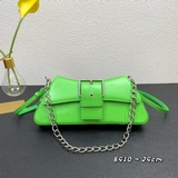 Balenciag 新品出貨 單肩 鍊條腋下包 可斜挎 牛皮 原版五金 上身超