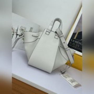 爆款荔枝紋小號羅家 Hammock系列荔枝皮出貨拉 分格百搭 以功能多樣著稱 采