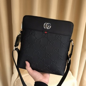 頂級gucci款最爆款男士休閑斜跨包意大利進口頂級牛皮無可挑剔的五金配件.名師設