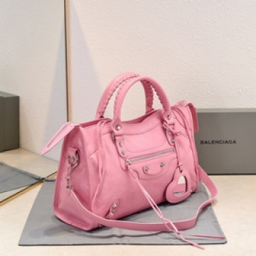 Balenciaga，新款機車包經典系列重現，時尚潮流，比舊版更簡潔大方，輕巧，