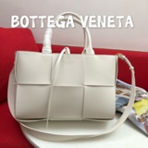 火遍全球的Bottega VenetaMarie一款博主的圖被種草 實物質感真的