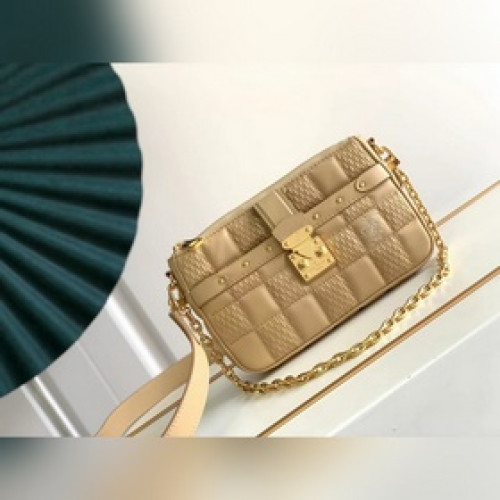 M59046 ochette Troca 手袋沿襲路易威登經典 Trocadér