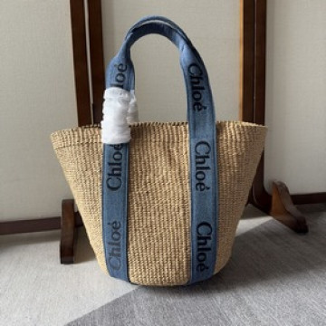 Chloe Large Woody Basket 其中大號Woody提籃包飾有W