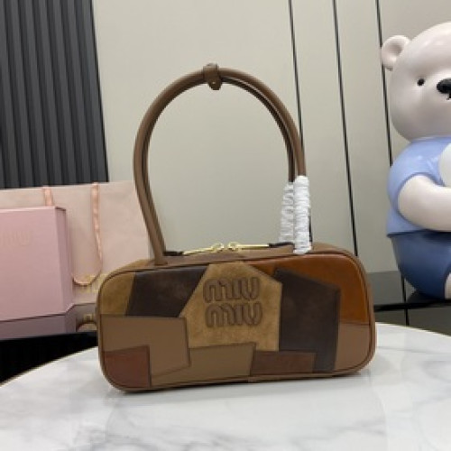 【新品】M家新品拼接保齡球，重手工制作，采用多種皮質拼貼而成，大膽創新的設計完美