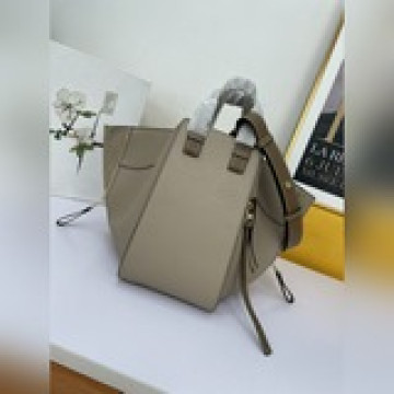 荔枝紋  新色怒推！時尚界“變形金剛”—Hammock bag吊床包設計新穎