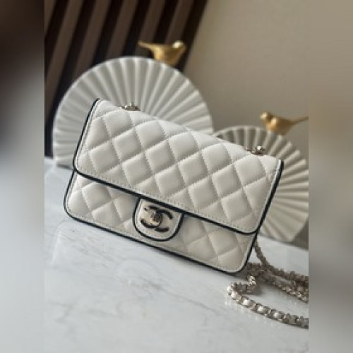 琺琅扣 最新wocChanel25夏預告系列黑白色鍊條 錢包，容量空間剛剛好實