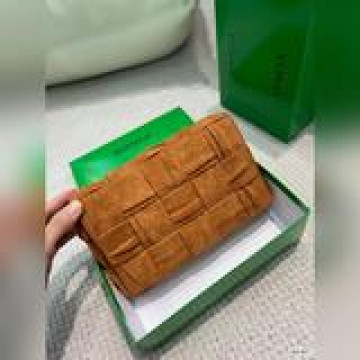 配盒子 Bv高級 Cassette手袋 翻毛皮編織豆腐包 新款，簡潔的線條，街頭