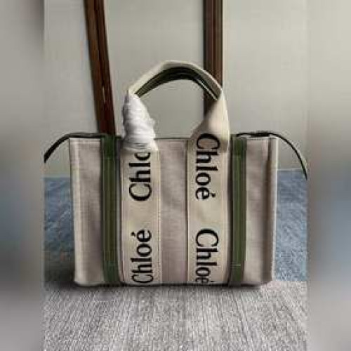 Chloe 2026年一直持續火爆的小號Woody托特包(肩帶款)是不是有很多姐