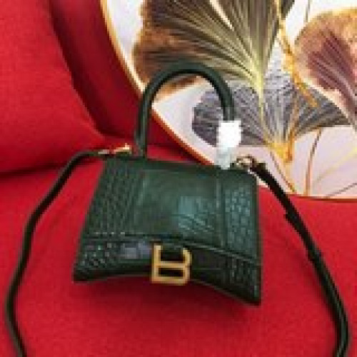 鳄魚紋 迷你，Balenciagα全新推出了帥爆的Hourglass沙漏兩用腰包