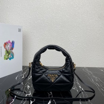 [頂級原單] 迷你Hobo 1BA384車線 這款迷你腋下包采用進口小羊皮，手感