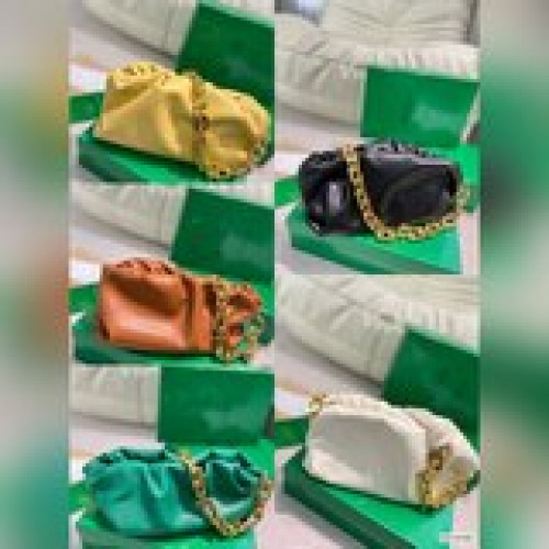 配盒子 The Chain pouch DL将BV爆款雲朵包再度升級，搭配大鍊條