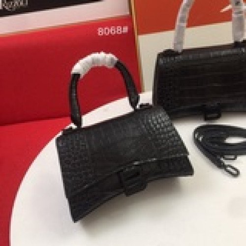 鳄魚紋 迷你，Balenciagα全新推出了帥爆的Hourglass沙漏兩用腰包