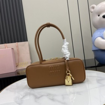 【新品】M家25ss單肩包 火爆全網中 超美Beau手袋融合了複古風格當代精神，