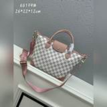 春夏新品 louis vuitton 火爆手提斜挎實用時尚款mode