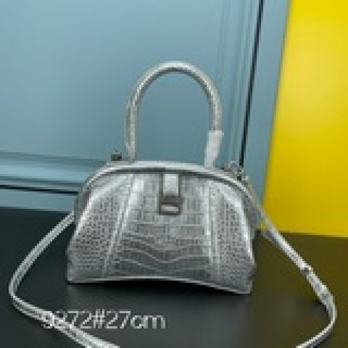 Balenciag＊Editor沙漏餃子包 BB新推出有一種獨特的魅力 讓人一眼