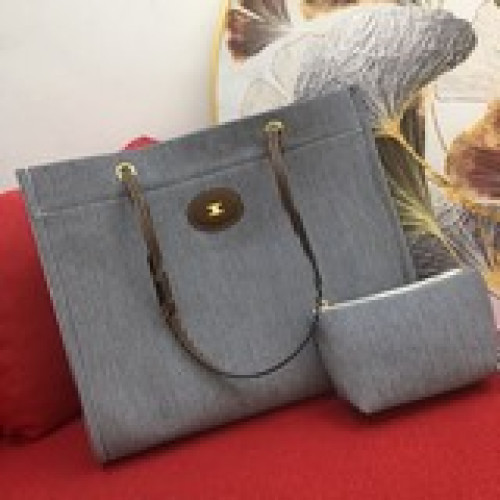 賽琳celine 20ss新款條紋購物袋整隻包線條簡潔利落，造型感流暢，帆布購物