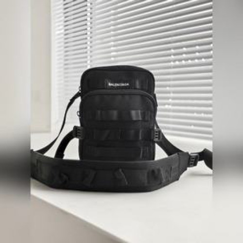 Balenciaga 巴黎世家 防水尼龍面料 Army 黑色尼龍斜挎郵差包 小號