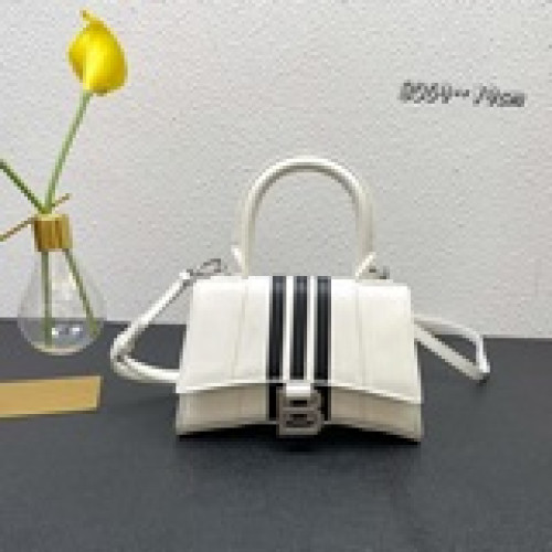 小號Balenciaga x Adidas 聯名沙漏包已上線繼Gucci古馳