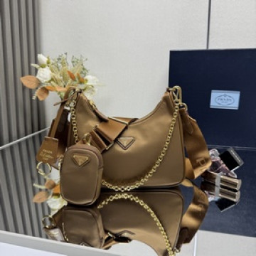[頂級原單] Prada新款nylon Hobo手拎/金色五金腋下包 網紅姐妹團