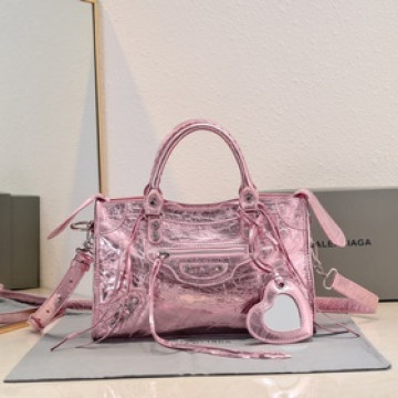 Balenciaga，新款機車包經典系列重現，時尚潮流，比舊版更簡潔大方，輕巧，