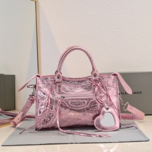 Balenciaga，新款機車包經典系列重現，時尚潮流，比舊版更簡潔大方，輕巧，