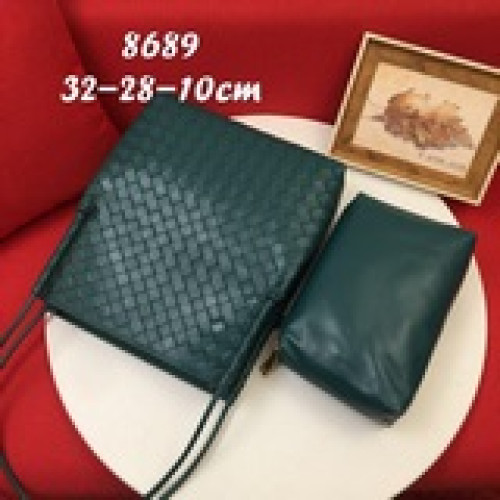 原版bottega veneta 最新設計托特編織水桶包還保留了bv一直原有的簡