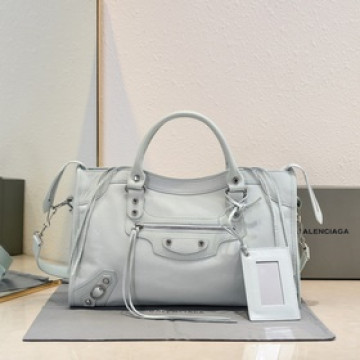 Balenciaga，新款機車包經典系列重現，時尚潮流，比舊版更簡潔大方，輕巧，